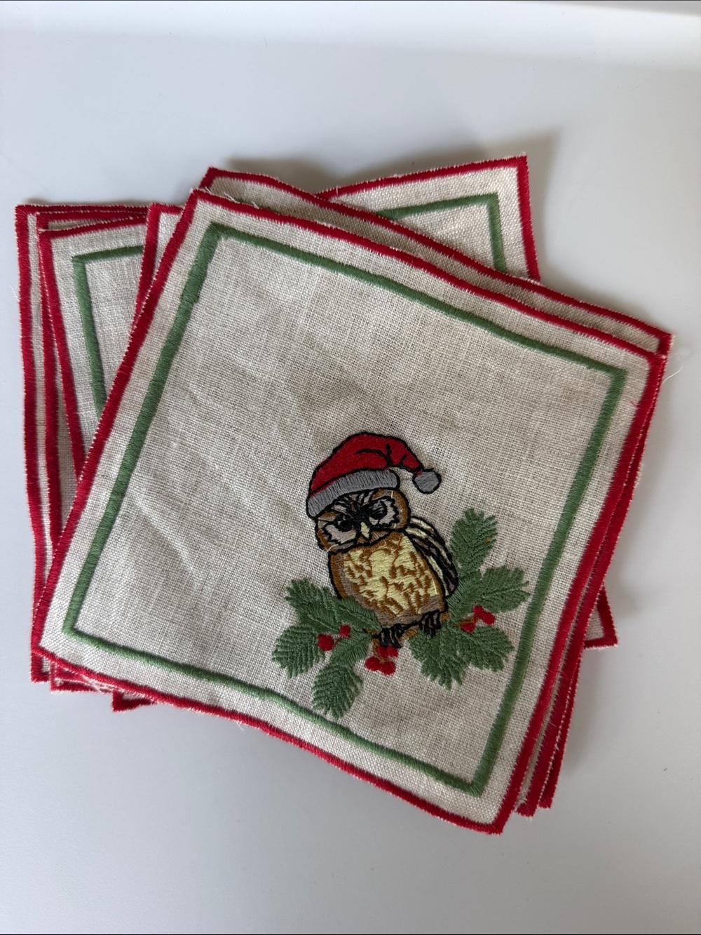 6 Vintage Holiday Owl Linen Napkins - Red, Green, Cream